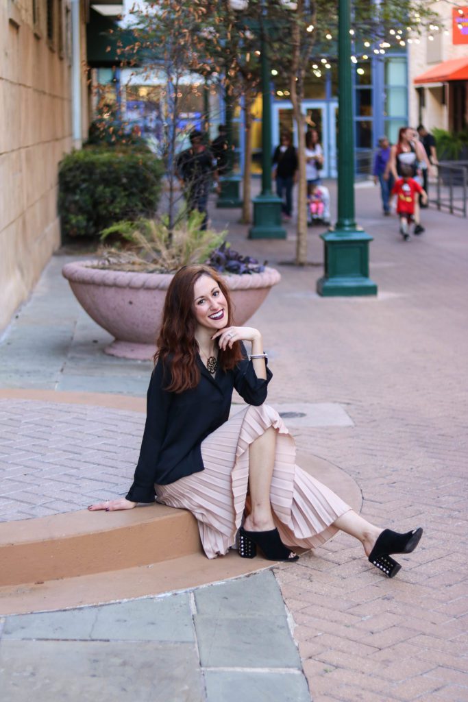 #AskE - Pleated Skirt look from San Antonio, Fave Resorts in Mexico, Making money blogging + MORE