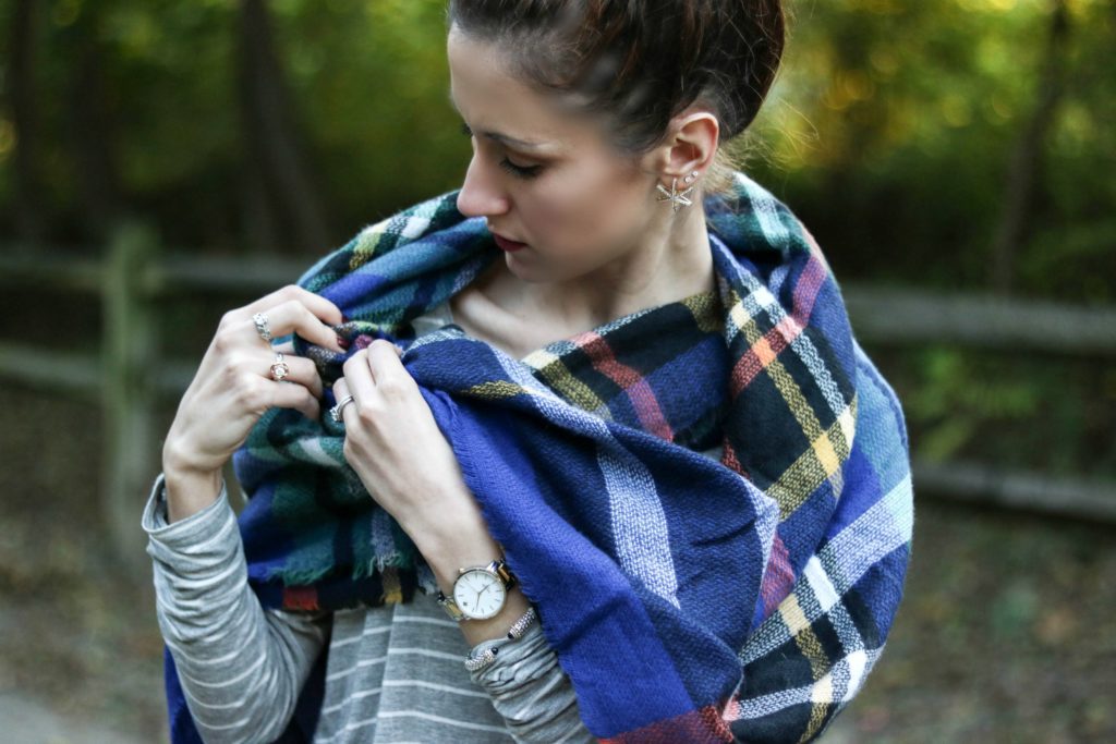 Looking for a cute Plaid Blanket Scarf? Popular Philadelphia fashion blogger Coming Up Roses features the perfect one and shares 10 ways to wear a blanket scarf + step-by-step how to tie it correctly! Click here now for all the info!
