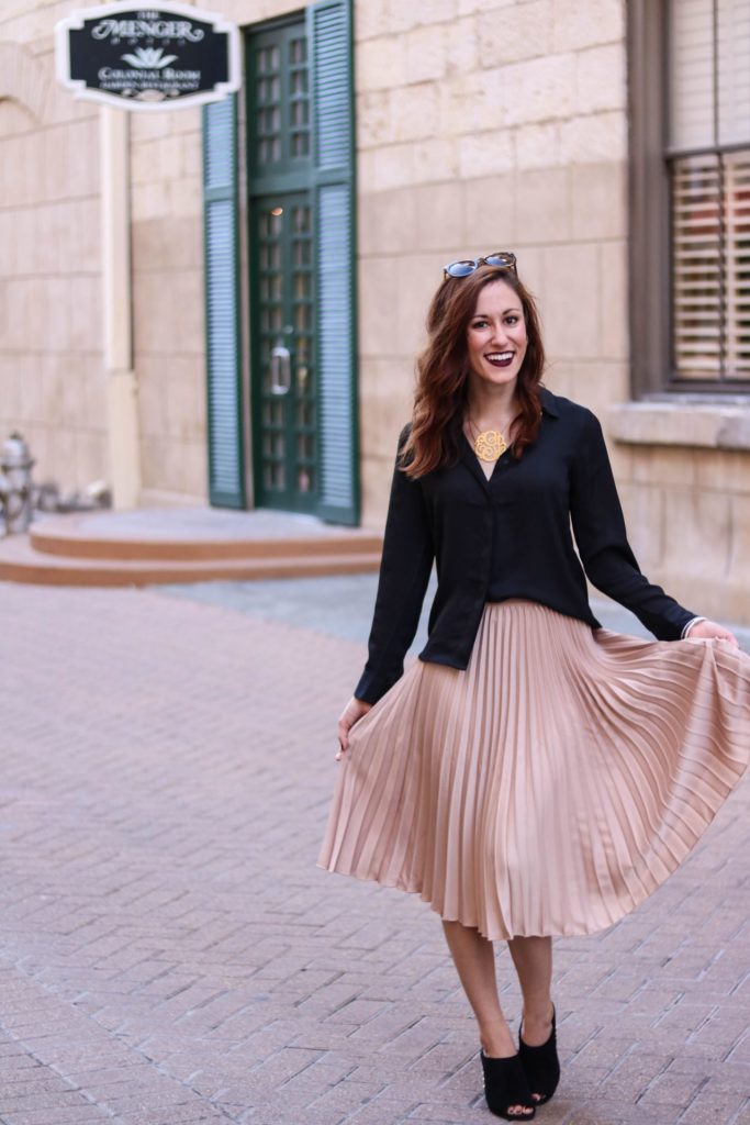 #AskE - Pleated Skirt look from San Antonio, Fave Resorts in Mexico, Making money blogging + MORE