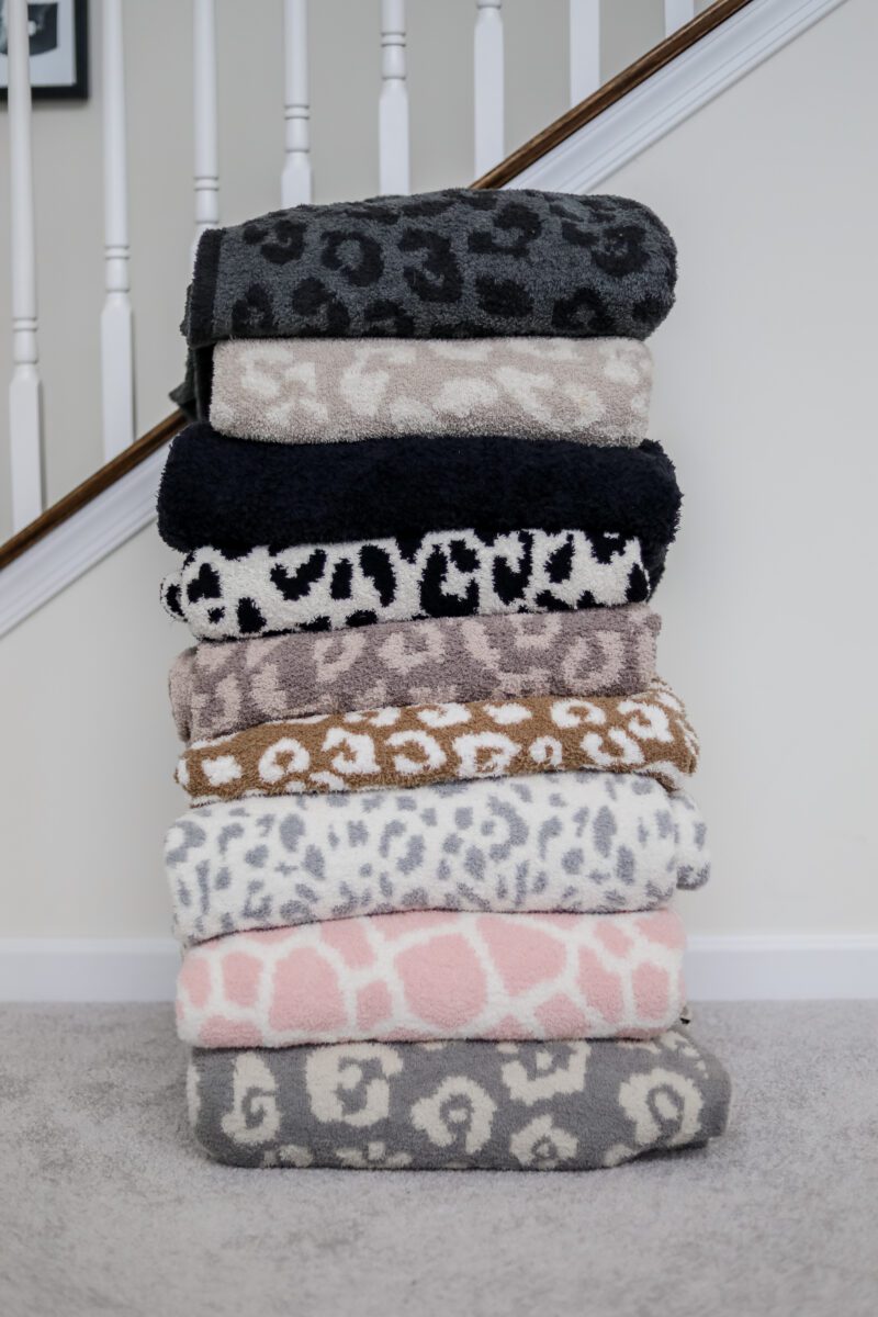 LOOK FOR LESS: 5 Barefoot Dreams Blanket Dupes