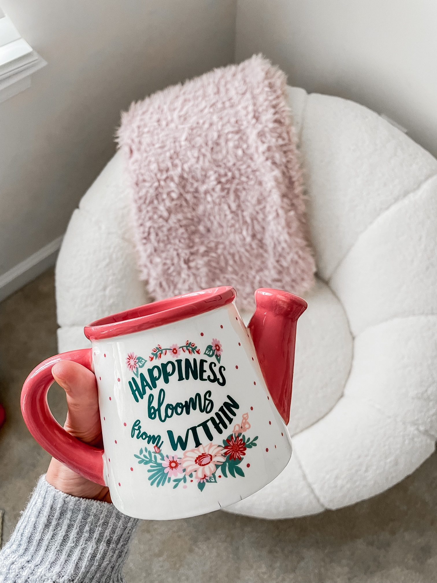 HAPPINESS BLOOMS FROM WITHIN - Disney Minnie Mouse mug