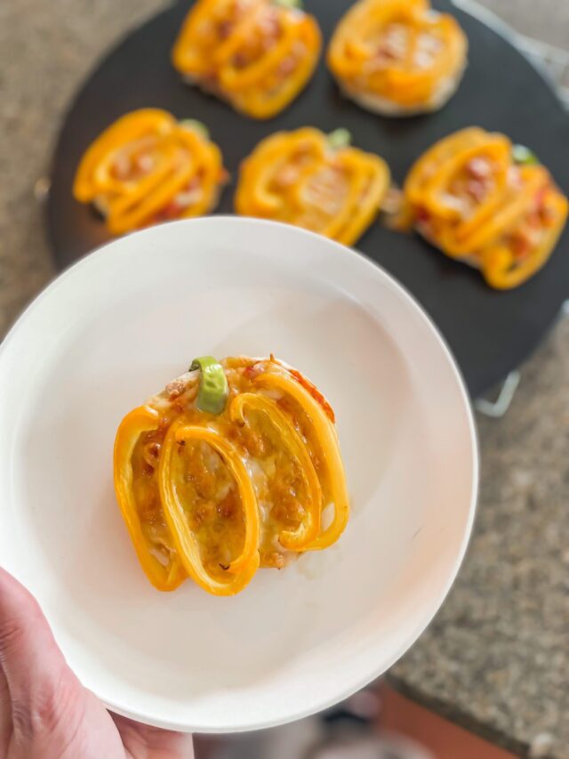 Personal PUMPKIN PIZZA (Kid-approved!)